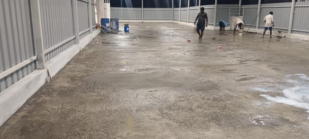 Cementitious self levelling compound