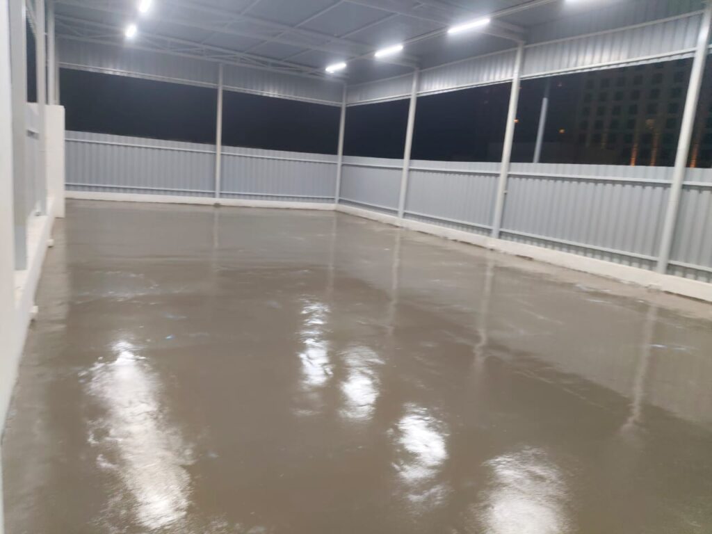 Cementitious self levelling compound